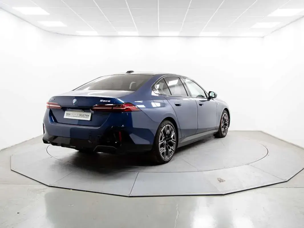 Usado BMW 550e 489 CV (359 kW) 2025 Azul Berlina