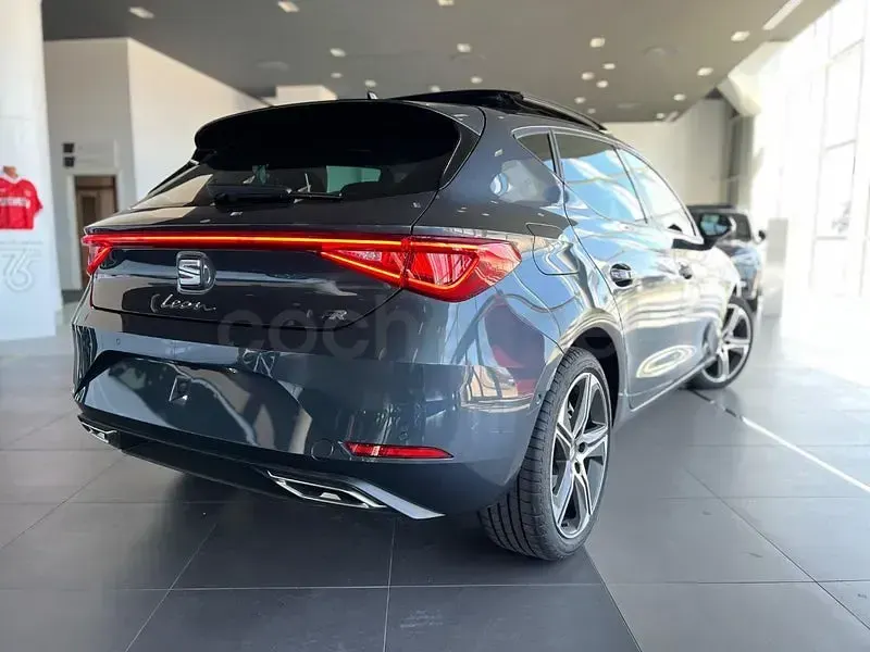 Nuevo Seat Leon FR 150 CV (110 kW) 2026 Gris / plata Berlina