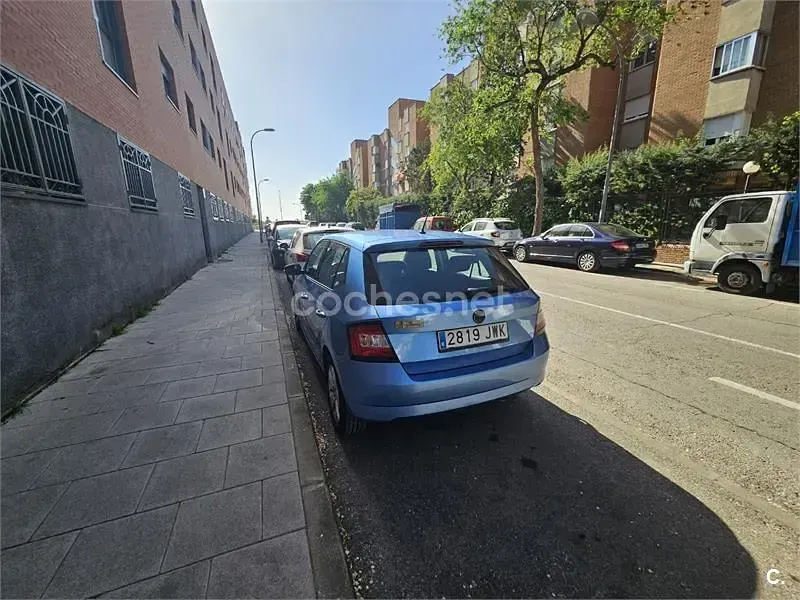 Usado Skoda Fabia Ambition 90 CV (66 kW) 2017 Azul Berlina