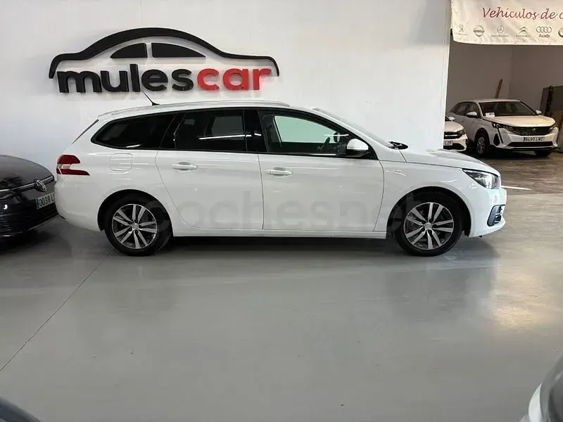 Usado Peugeot 308 SW Active 130 CV (95 kW) 2021 Blanco Familiar