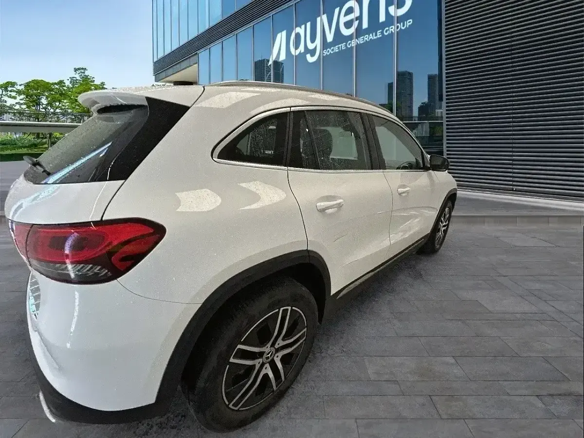 Usado Mercedes GLA200 150 CV (110 kW) 2022 Blanco SUV