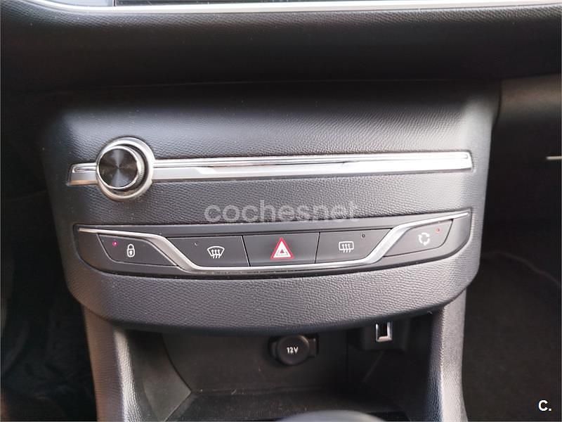 Usado Peugeot 308 Style 130 CV (95 kW) 2020 Gris / plata Berlina