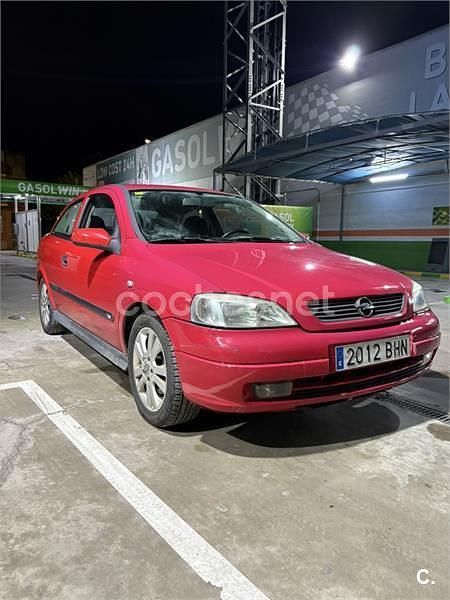 Usado Opel Astra Comfort 100 CV (73 kW) 2001 Rojo Berlina