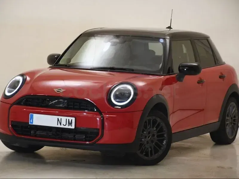 Usado Mini Cooper Classic 114 kW (156 CV) 2026 Rojo Utilitario
