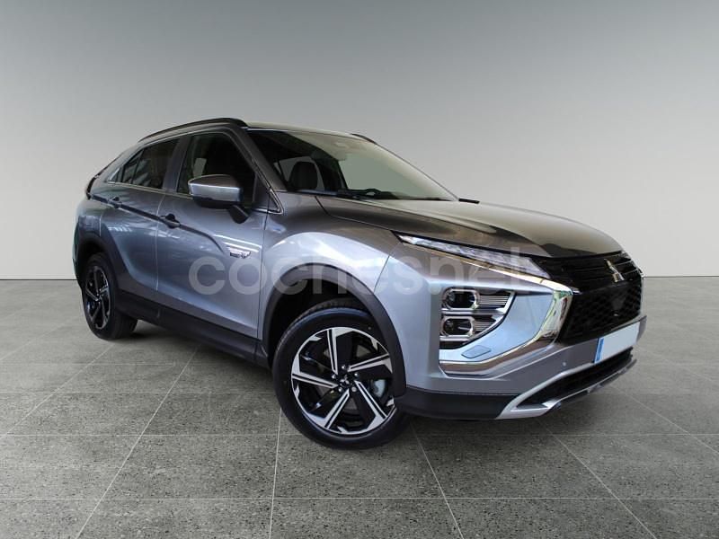 Gris / plata Usado 2023 Mitsubishi Eclipse Cross SUV | 26.990 € (Caro) - Imagen 1/4