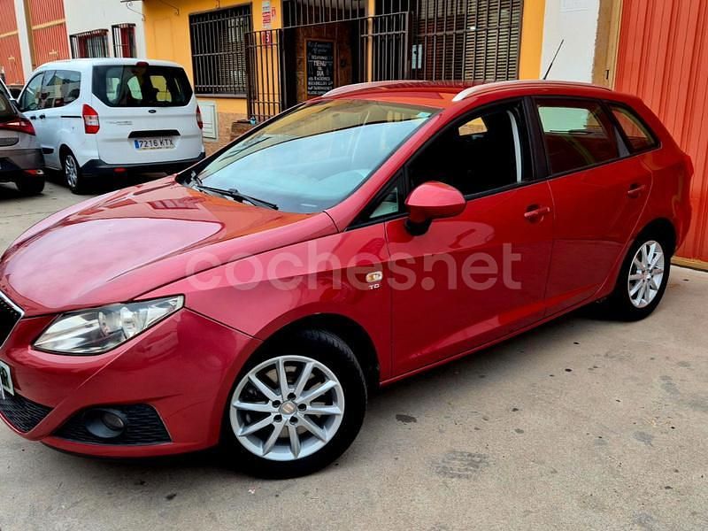 Usado Seat Ibiza ST Style 105 CV (77 kW) 2010 Granate Familiar