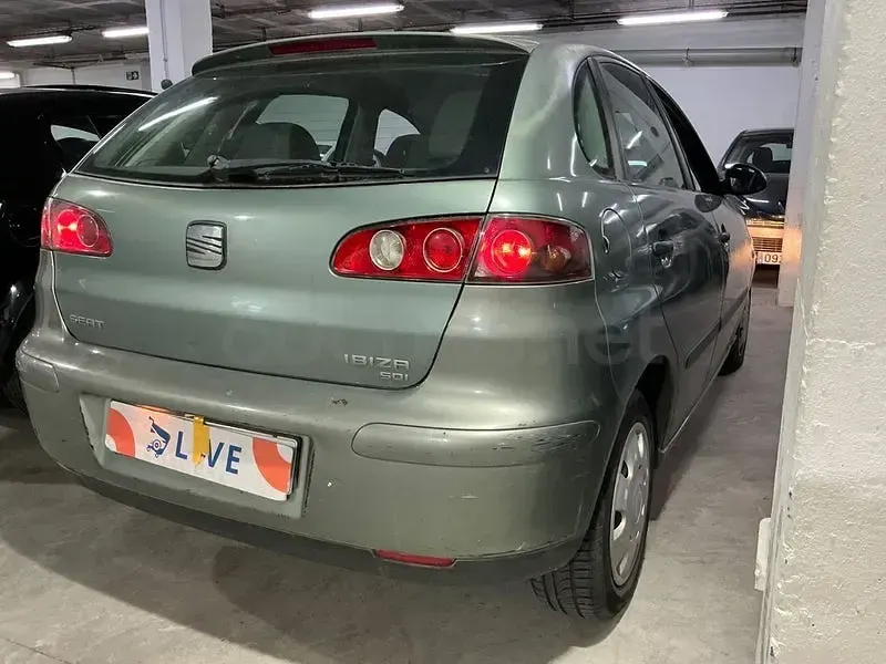Usado Seat Ibiza Stella 64 CV (47 kW) 2003 Verde Utilitario
