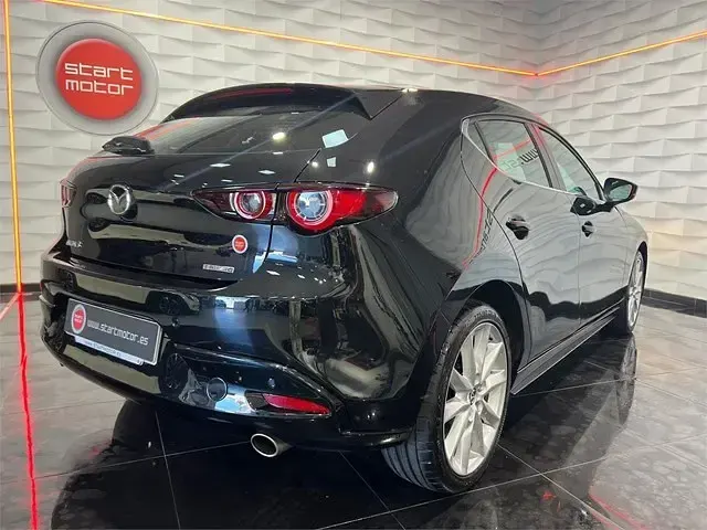 Usado Mazda 3 Sky 122 CV (89 kW) 2023 Negro Berlina