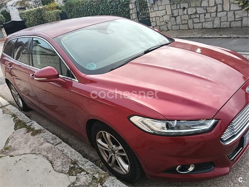 Usado Ford Mondeo Trend 150 CV (110 kW) 2016 Rojo Familiar