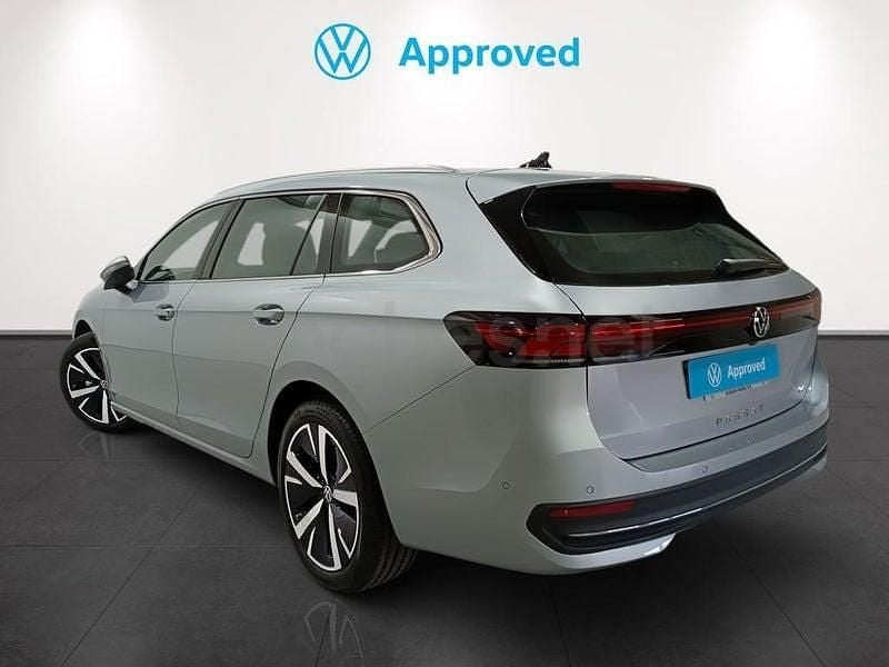 Nuevo VW Passat Business 150 CV (110 kW) 2025 Gris / plata Familiar