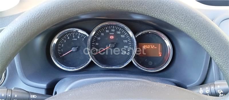 Usado Dacia Sandero Base 75 HP (55 kW) 2015 Branco Sedan