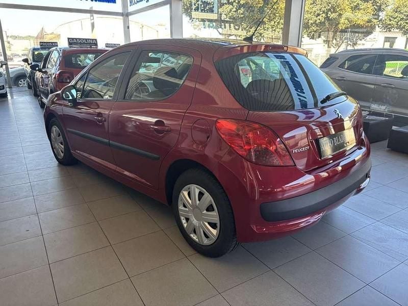 Usado Peugeot 207 90 CV (66 kW) 2006 Burdeos Utilitario
