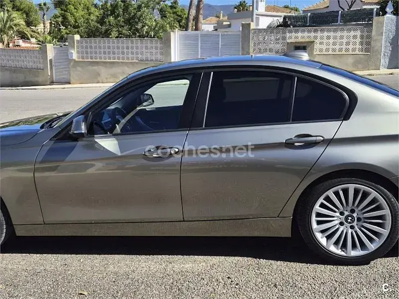 Usado BMW 320 Efficient Dynamics 163 CV (119 kW) 2018 Gris / plata Berlina