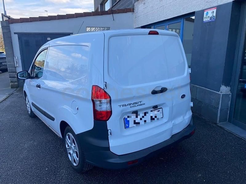 Usado Ford Tourneo Courier Ambiente 75 CV (55 kW) 2019 Blanco Monovolumen