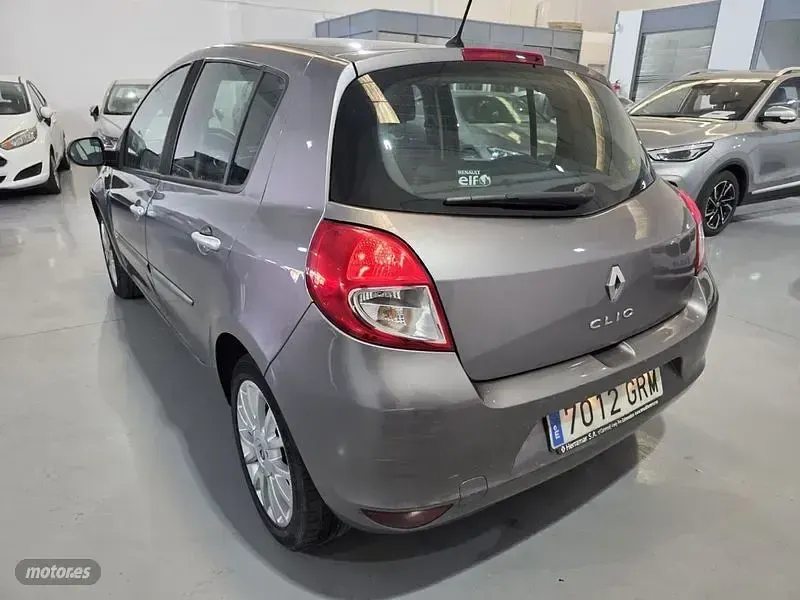 Usado Renault Clio II Exception 101 CV (74 kW) 2009 Gris Berlina