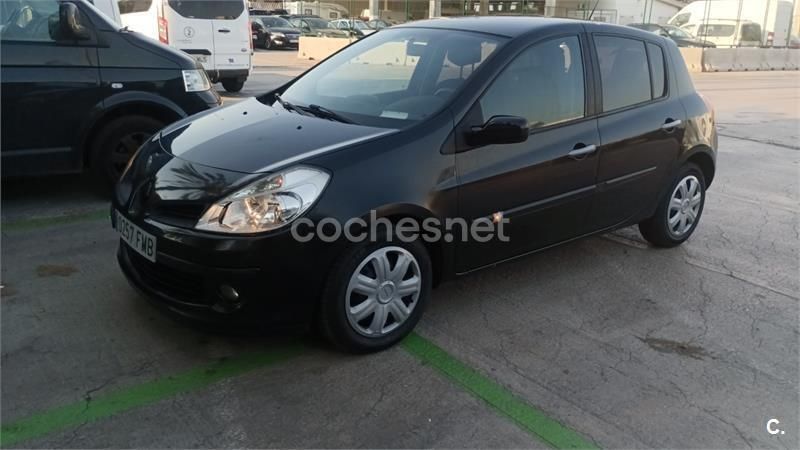 Negro Usado 2007 Renault Clio II Privilege Berlina | 1800 € (Buen precio) - Imagen 1/4