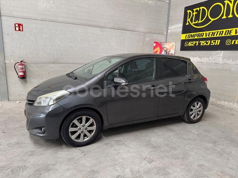 Usado Toyota Yaris Active 69 CV (50 kW) 2012 Gris / plata Berlina