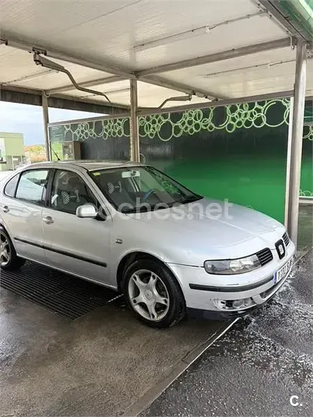 Usado Seat Leon Stella 90 CV (66 kW) 2001 Gris / plata Utilitario