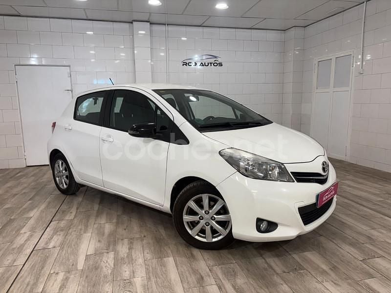 Blanco Usado 2013 Toyota Yaris City Berlina | 8950 € (Buen precio) - Imagen 1/4