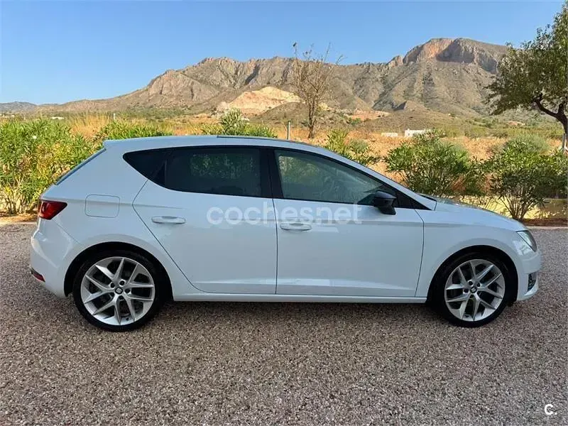 Usado Seat Leon FR 180 CV (132 kW) 2014 Blanco Berlina
