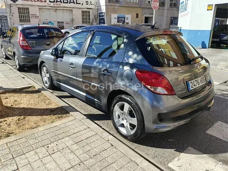 Usado Peugeot 207 Sport 92 CV (67 kW) 2011 Gris / plata Berlina