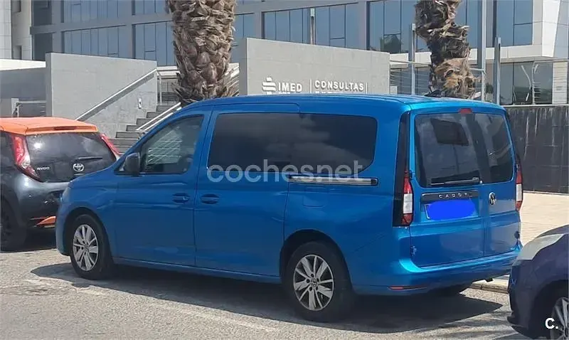 Usado VW Caddy Maxi 102 CV (75 kW) 2021 Azul Monovolumen