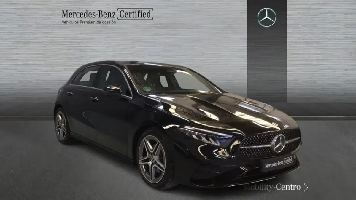 Usado Mercedes A180 116 CV (85 kW) 2024 Negro noche Utilitario