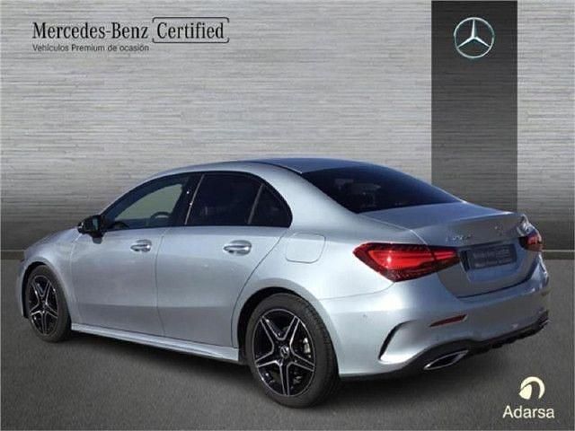 Usado Mercedes A200 AMG line 150 CV (110 kW) 2025 Plata hightech Berlina
