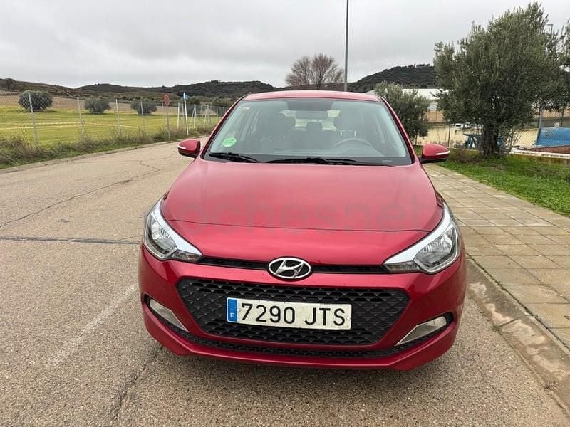 Usado Hyundai i20 84 CV (61 kW) 2016 Granate Berlina