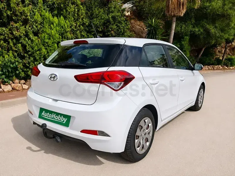 Usado Hyundai i20 84 CV (61 kW) 2016 Blanco Berlina