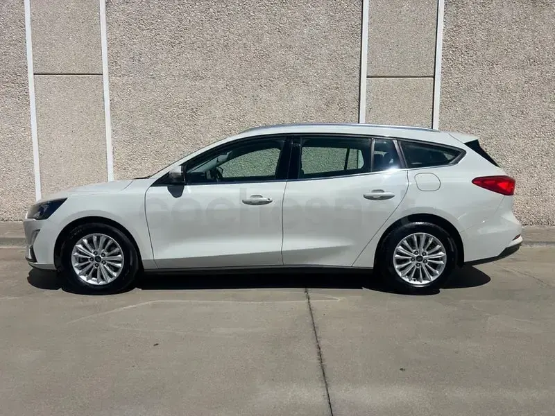 Usado Ford Focus Titanium 120 CV (88 kW) 2021 Blanco Familiar