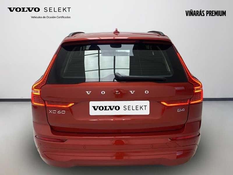 Usado Volvo XC60 Core 197 CV (144 kW) 2024 Rojo SUV