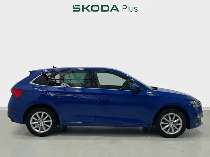 Usado Skoda Scala Ambition 90 CV (66 kW) 2022 Azul Utilitario