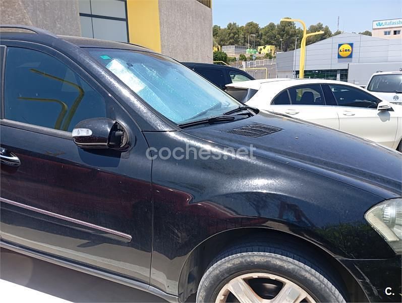 Negro Usado 2007 Mercedes ML320 SUV | 5000 € - Imagen 1/4