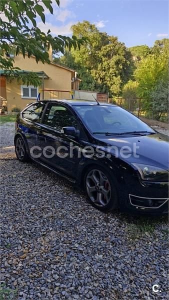 Usado Ford Focus ST 225 CV (165 kW) 2007 Negro Berlina