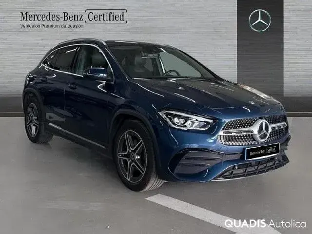 Käytetty Mercedes GLA180 136 HP (100 kW) 2021 Sininen Katumaasturi