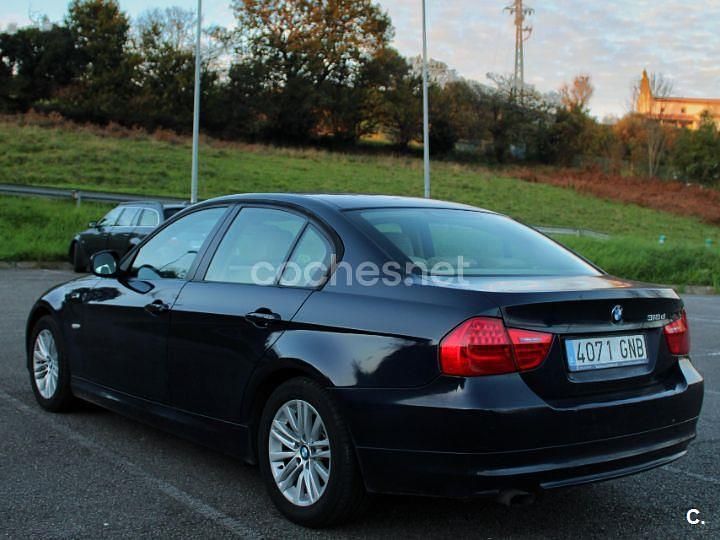 Usado BMW 318 143 CV (105 kW) 2009 Azul Berlina