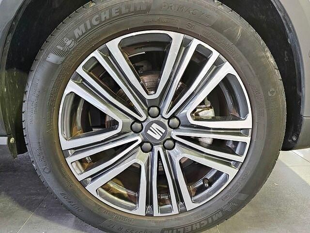 Usado Seat Arona FR 115 CV (84 kW) 2024 Gris / plata SUV