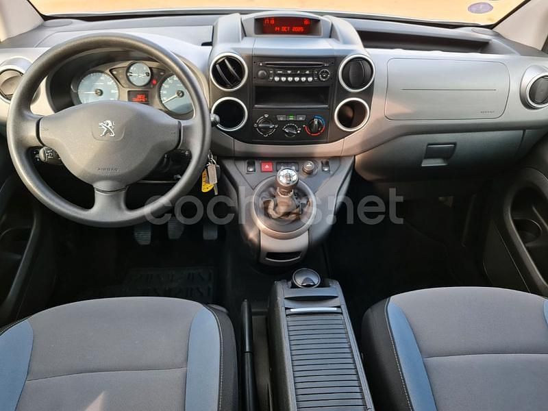 Begagnad Peugeot Partner Tepee Active 110 HK (80 kW) 2016 Grå Minibuss