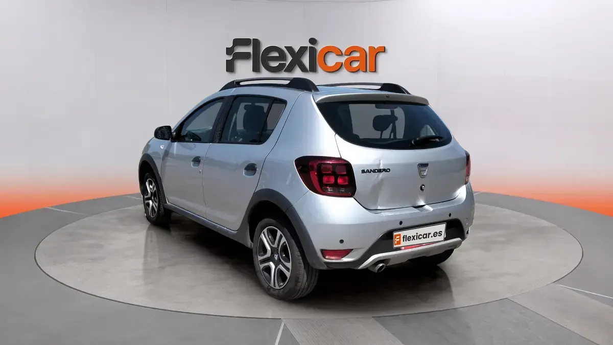 Usado Dacia Sandero Comfort 95 CV (69 kW) 2020 Gris Berlina