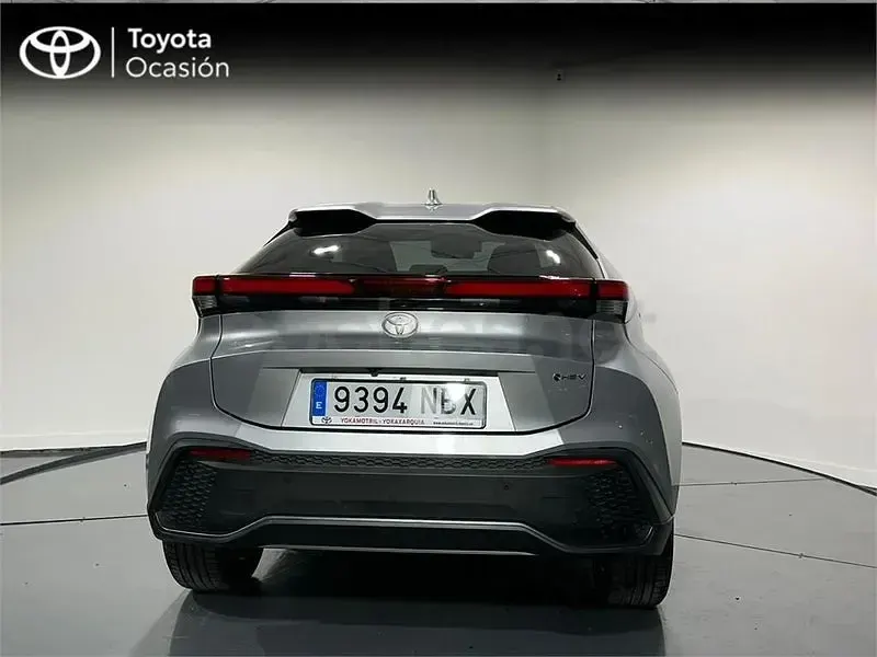 Usado Toyota C-HR Advance 140 CV (102 kW) 2025 Gris / plata SUV