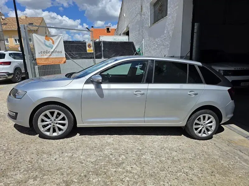 Usado Skoda Rapid Ambition 90 CV (66 kW) 2018 Gris / plata Utilitario