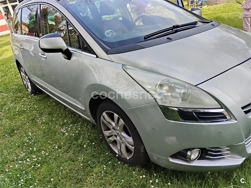 Usado Peugeot 5008 Sport 150 CV (110 kW) 2011 Gris / plata Monovolumen