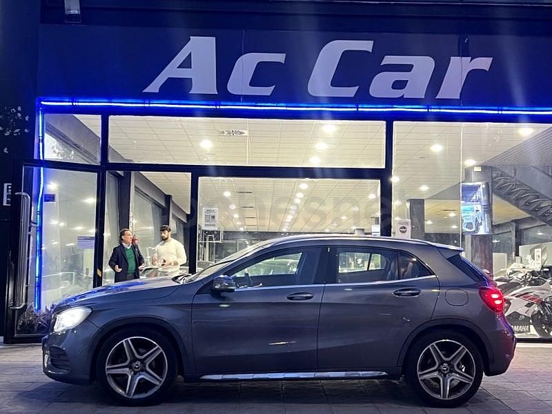 Usado Mercedes GLA180 122 CV (89 kW) 2019 Gris / plata SUV
