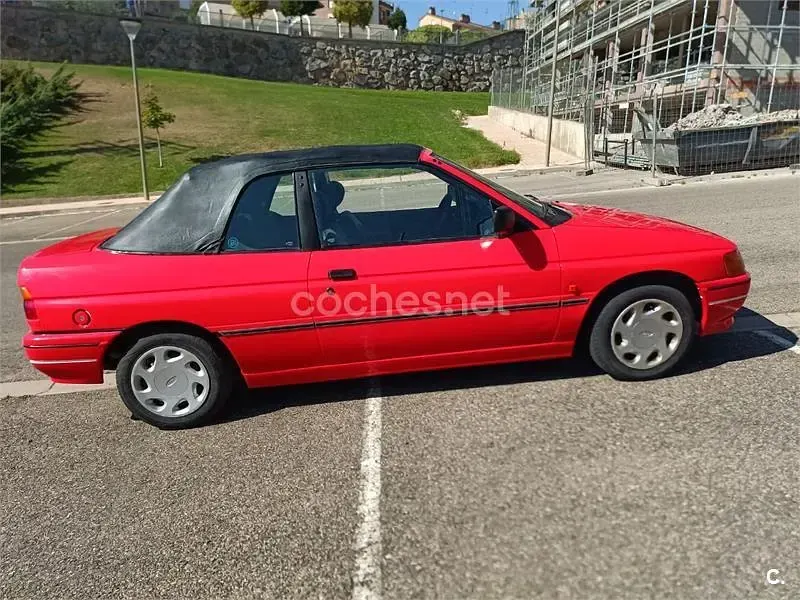 Usado Ford Escort Cabriolet Ghia 89 CV (65 kW) 1991 Rojo Descapotable