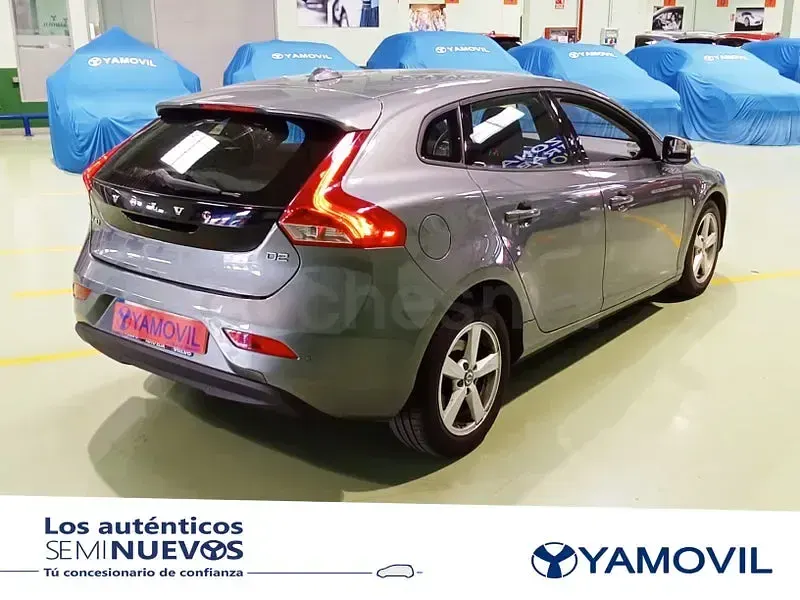 Usado Volvo V40 115 CV (84 kW) 2014 Gris / plata Berlina
