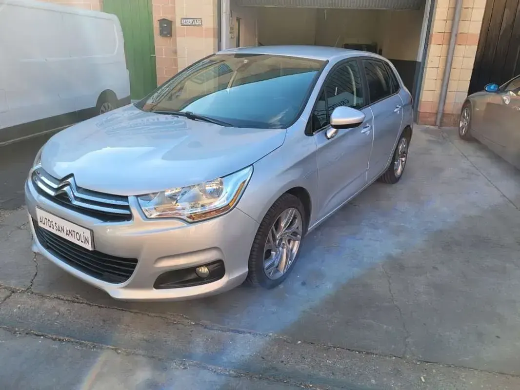 Usado Citroën C4 92 CV (67 kW) 2014 Plateado Utilitario