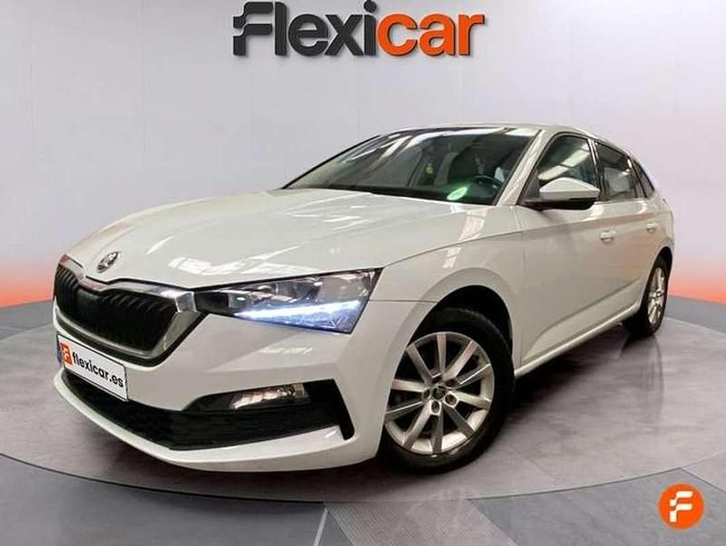 Usado Skoda Scala Style 116 CV (85 kW) 2020 Blanco Utilitario