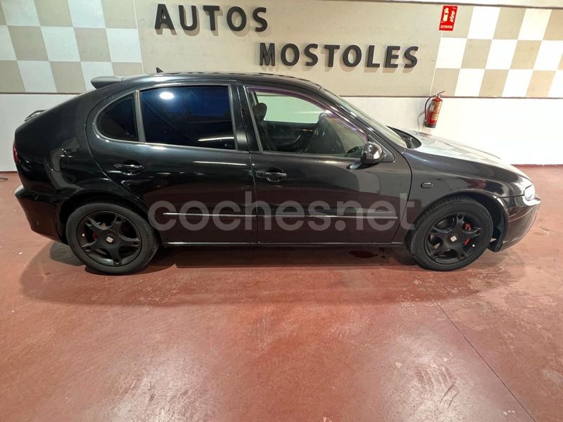 Negro Usado 2003 Seat Leon Sport Berlina | 2495 € (Precio justo) - Imagen 1/4
