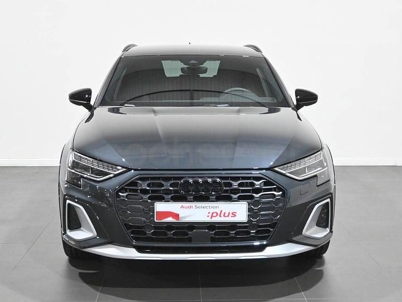 Usado Audi A3 Ambiente 204 CV (150 kW) 2025 Gris / plata Berlina